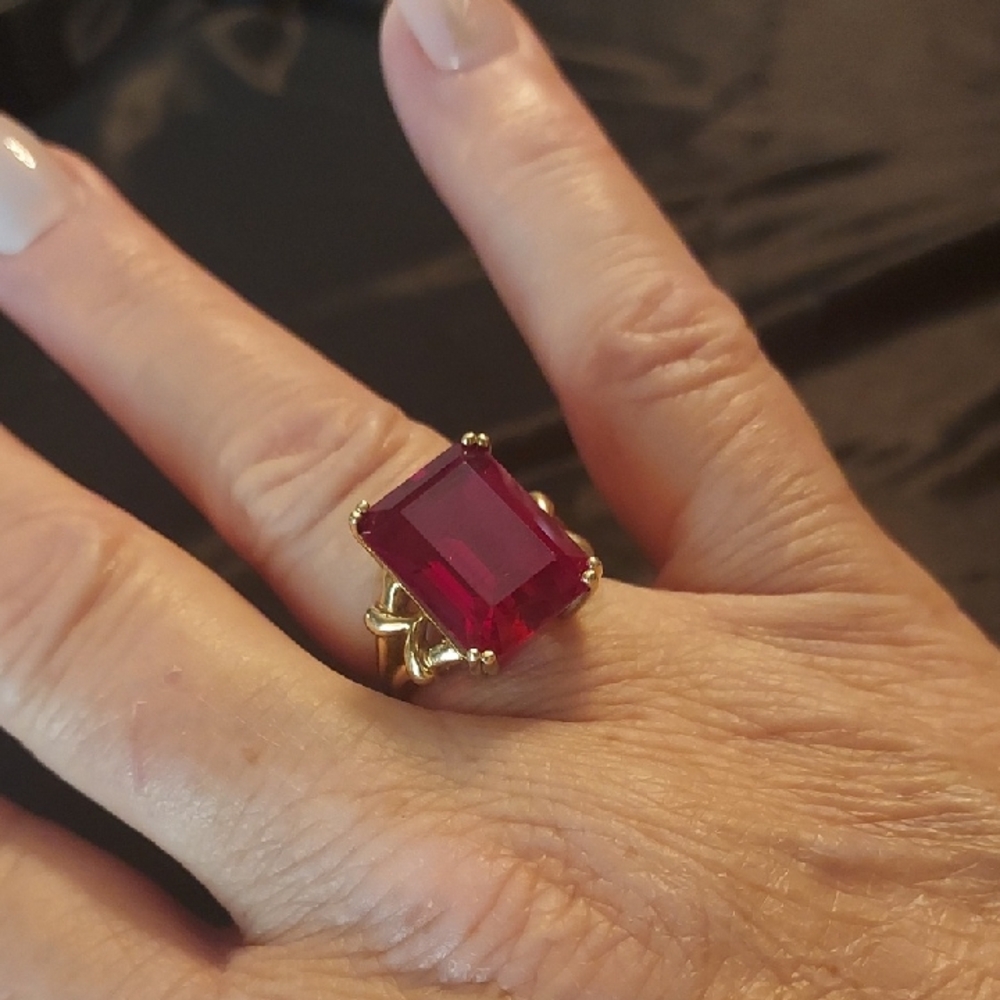 10k Gold Antique Ring with Striking Red Ruby Gemstone